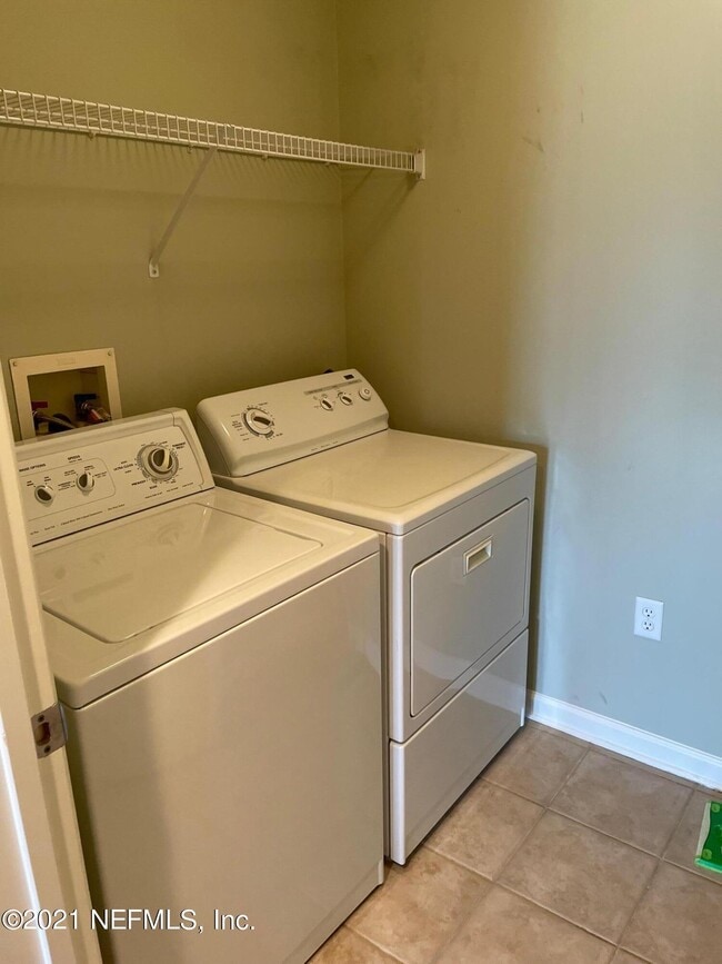 Building Photo - 400 E Bay St