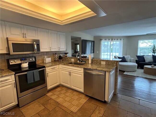 Building Photo - 5420 Chiquita Blvd S