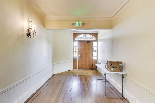 Building Photo - 465 Bellevue Ave