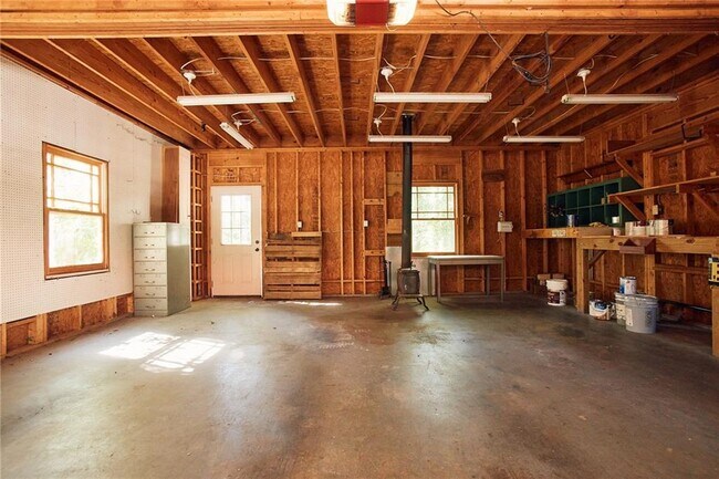 Building Photo - 1843 Butlers Ln