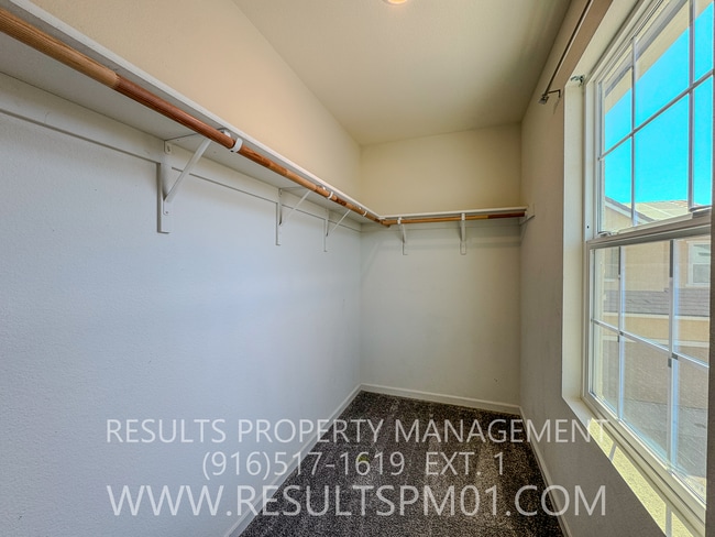 Building Photo - Luxury at great price! Looks like a model!...