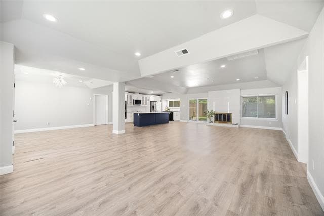 Building Photo - 6350 Glennox Ln