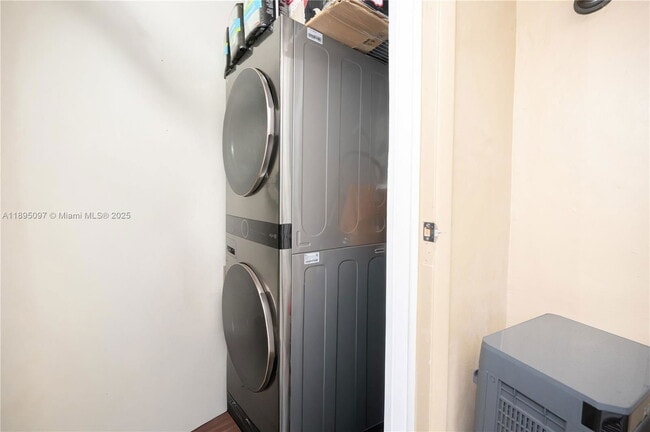 Building Photo - 10875 SW 112nd Ave