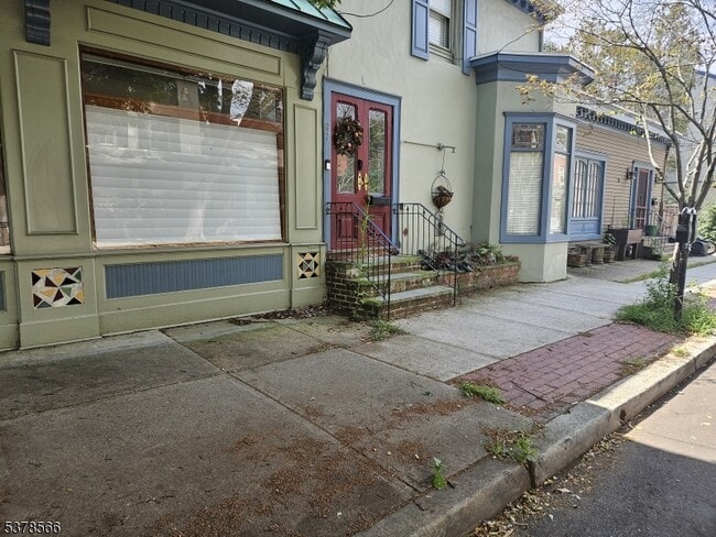 Building Photo - 67 Ferry St