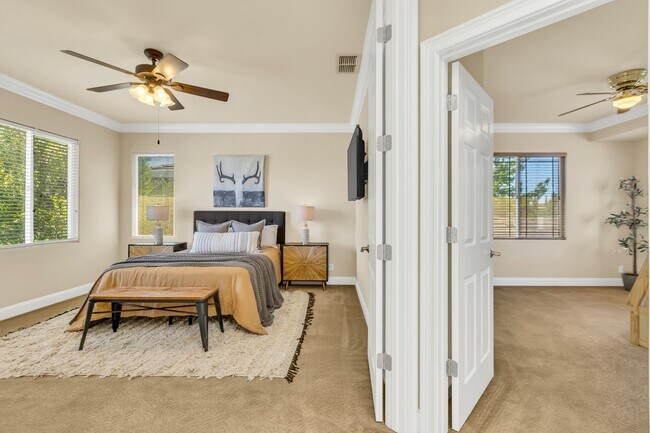 Building Photo - Looks like a model home! 5 Bed 3 Bath Roseville