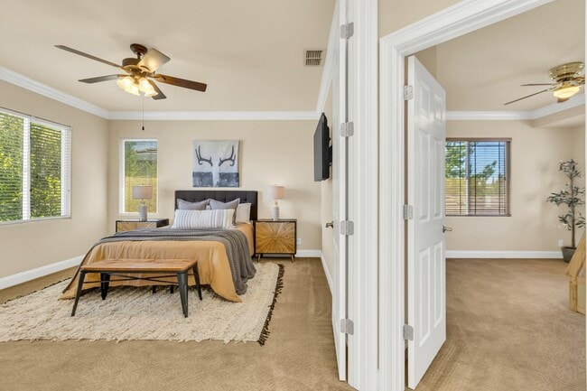 Building Photo - Lovely Roseville 5 Bedroom Pool Home