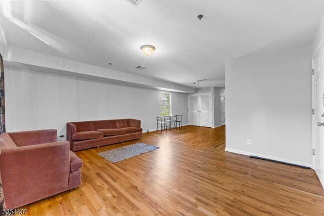 Building Photo - 448 S 13th St