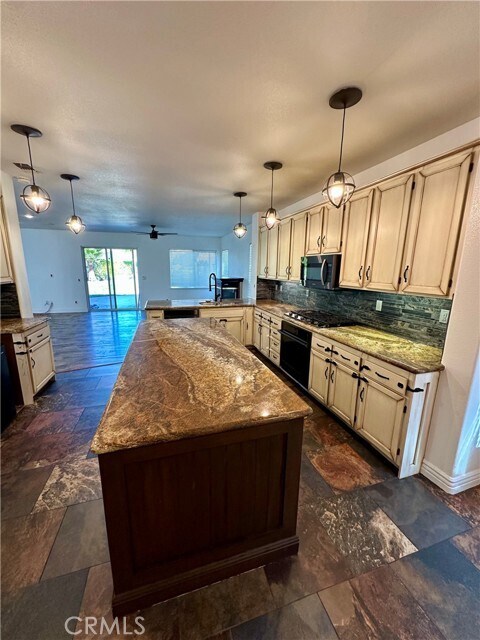 Building Photo - 31990 Pasos Pl