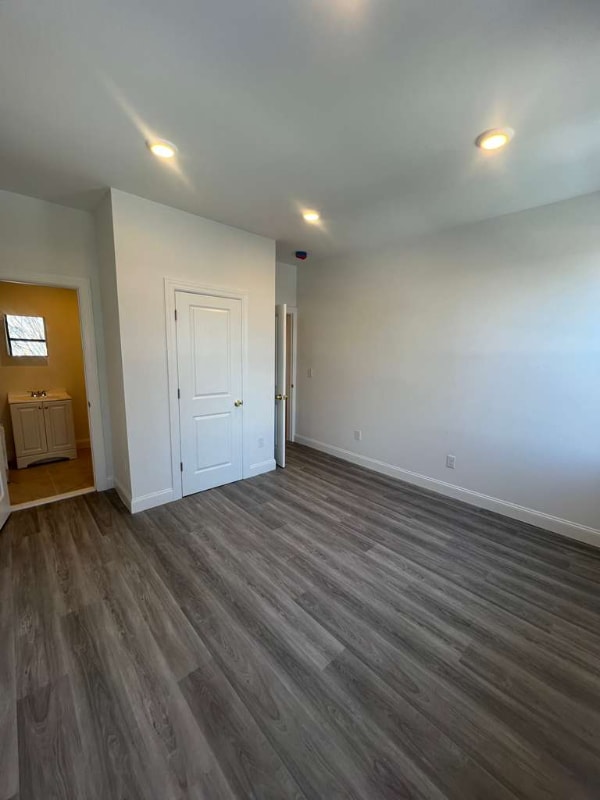 Building Photo - 559 Broadway