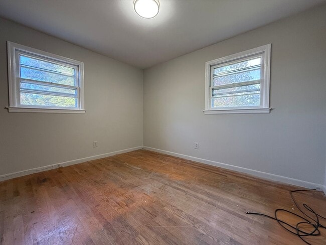 Building Photo - 4 Bedroom/2 Bath Home for Rent
