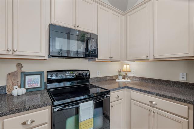 Building Photo - 6005 Parkplace Dr