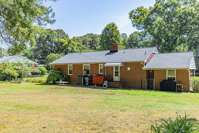 Building Photo - 8302 Colebrook Rd