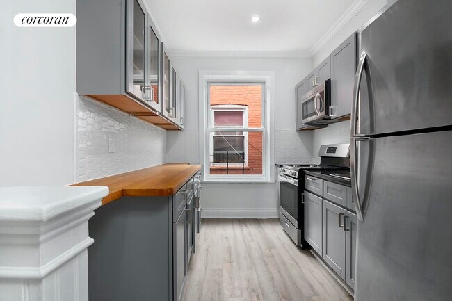 Primary Photo - 566 Osborn St
