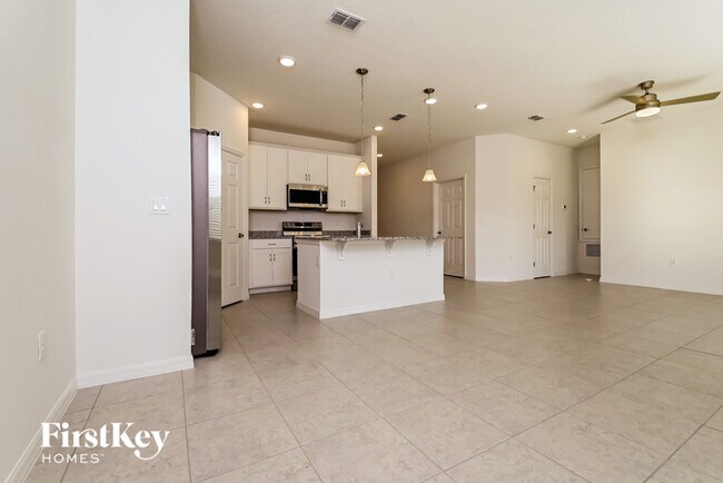 Building Photo - 315 Corbel Ln