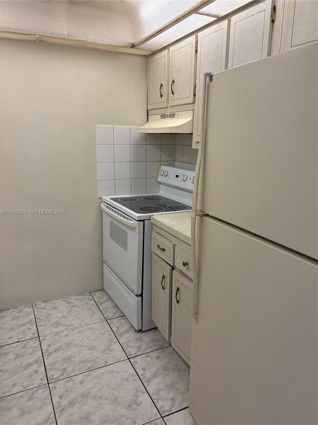 Building Photo - 16215 NE 18th Ct