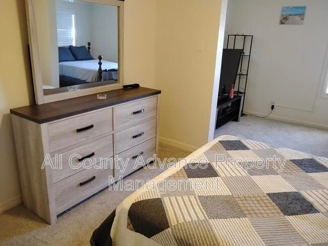 Building Photo - 360 1st Ave N