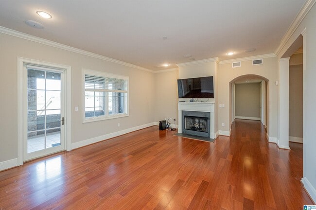 Building Photo - 350 19th St S