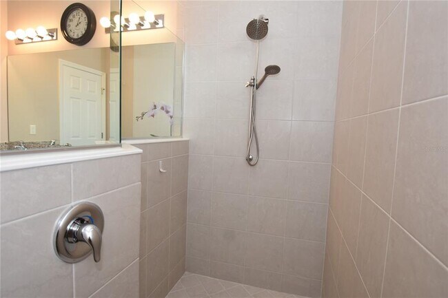 Building Photo - 2 Rae Pl