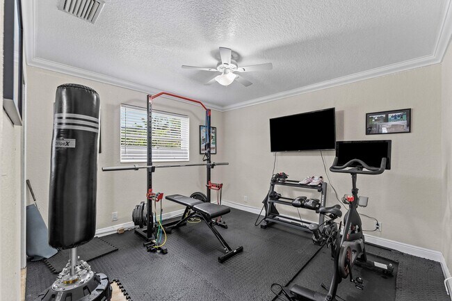 Building Photo - 4481 SW 37th Ave