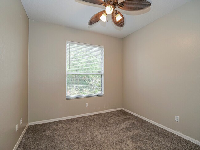 Building Photo - 7916 105th Ct