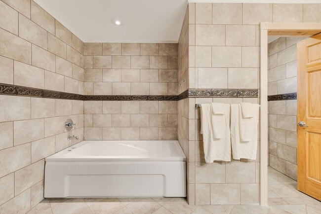 Building Photo - 119 Circle Dr