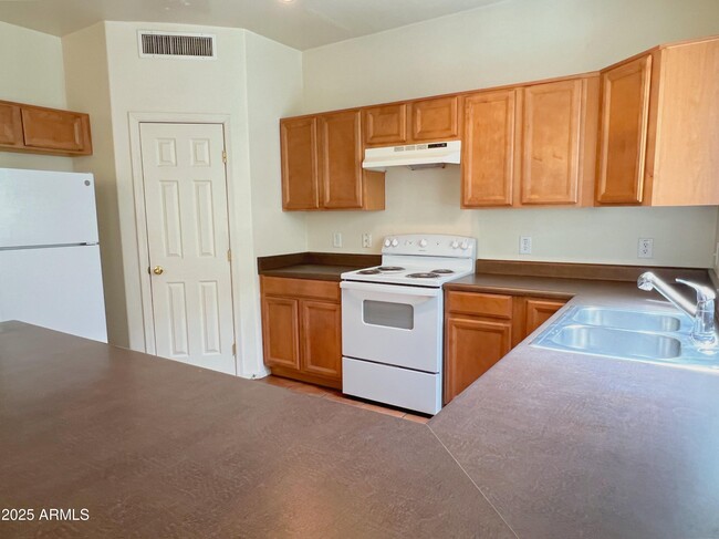 Building Photo - 3041 W Darien Way