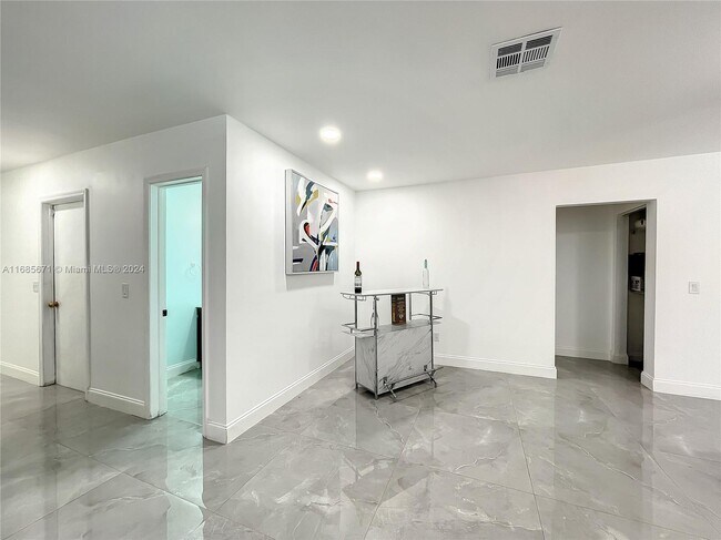 Building Photo - 1751 SW 30th Pl