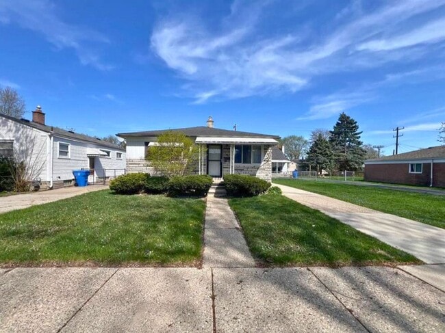 Building Photo - Beautiful 3-Bedroom Home with Large Fenced Backyard
