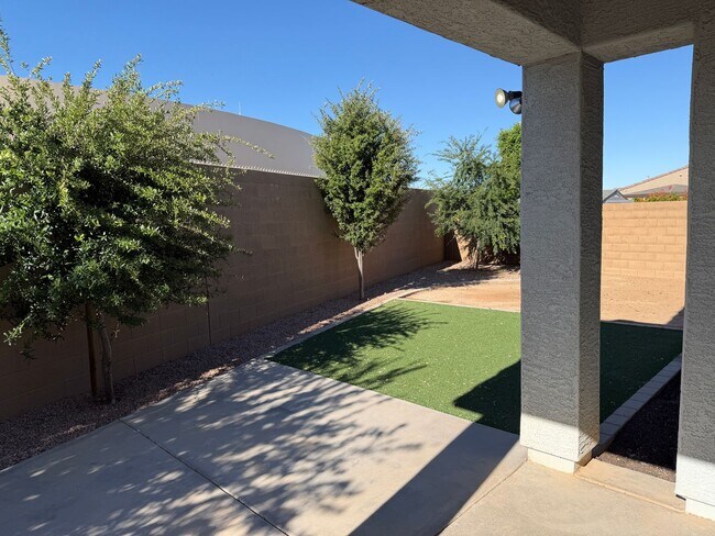 Building Photo - Three Bedroom Two Bath Home with A Den