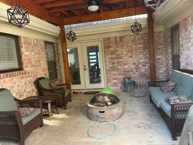 Building Photo - 14227 Sandfield Dr