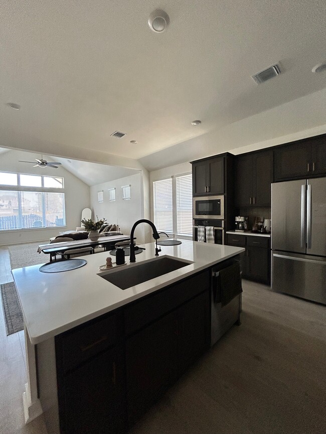 Building Photo - 2113 Western Vw Dr