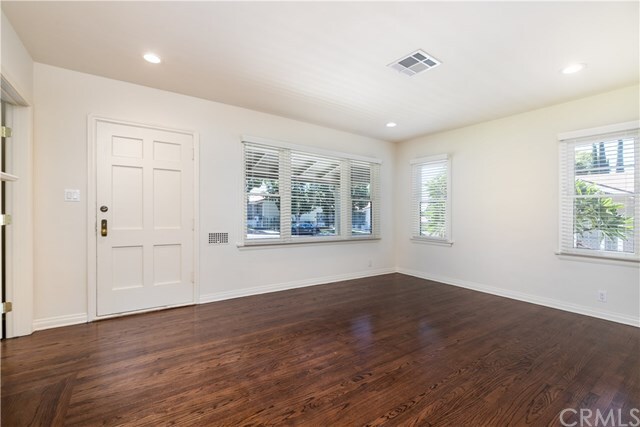 Building Photo - 227 N Mayflower Ave