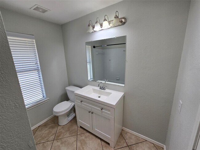 Building Photo - 16308 Edgemere Dr