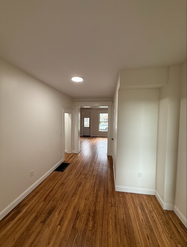 Building Photo - 433 Hanford St
