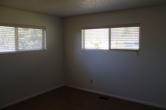 Building Photo - 6520 Climax Ave
