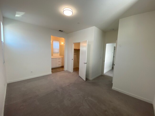 Building Photo - Spacious 3 Bedroom Home at The Mills at Br...