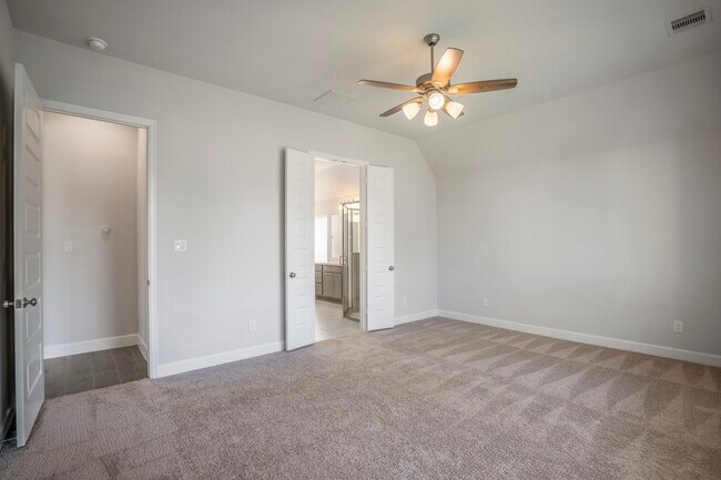 Building Photo - 7845 Charter Hill Dr