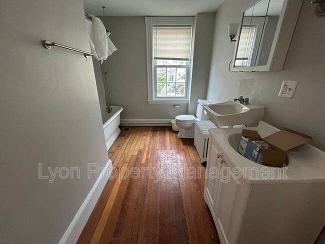 Building Photo - 44 7th St