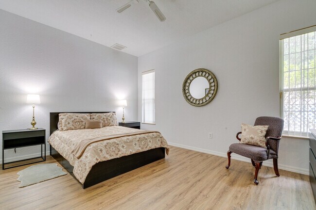 Building Photo - 9939 SW 203rd Cir