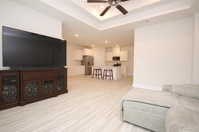 Building Photo - 5875 Sargassum Ln