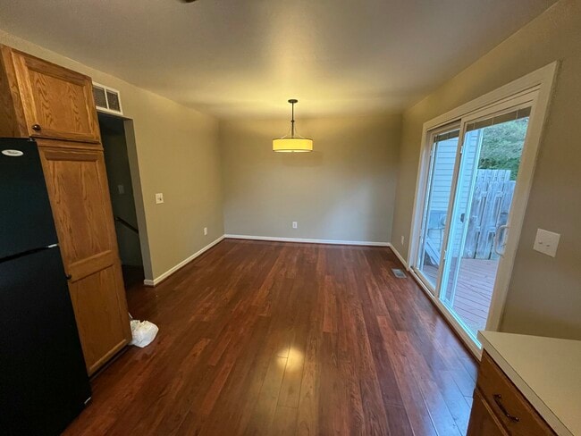 Building Photo - 3456 Burbank Dr