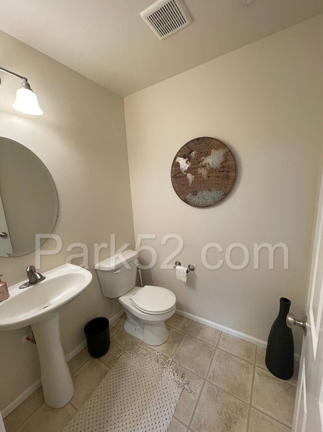 Building Photo - 3 Bedroom Plus Office Space Single Family Home in Lacey