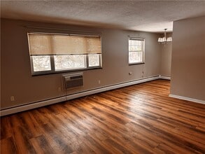 Building Photo - 809 East Ave