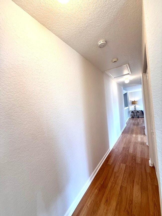 Building Photo - 9392 Cascade Ct