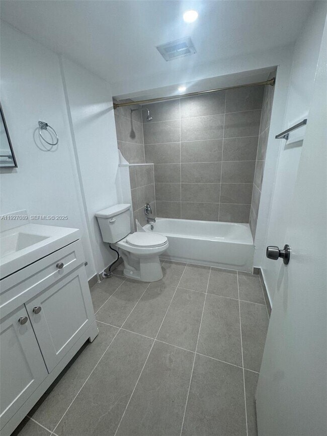 Building Photo - 1881 Middle River Dr