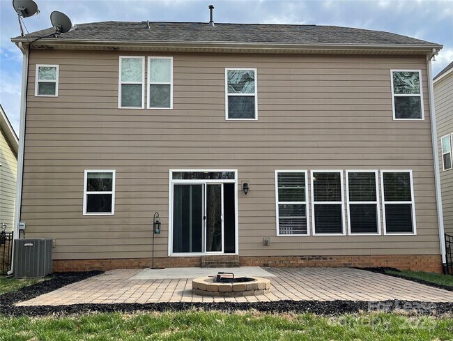 Building Photo - 4008 Fallondale Rd