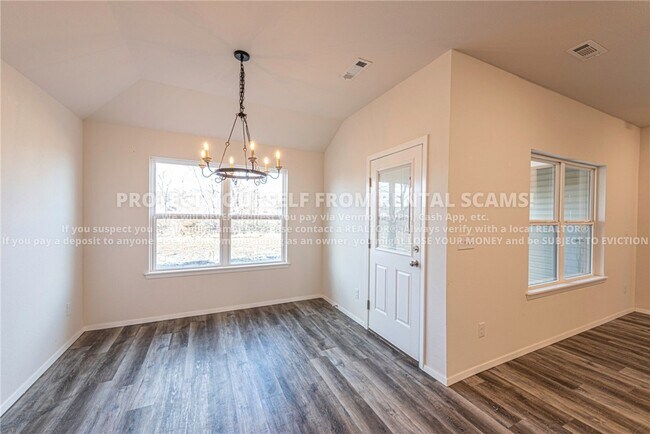 Building Photo - 916 E Bunting St