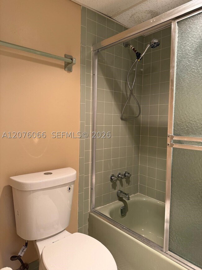 Building Photo - 7797 Golf Cir Dr