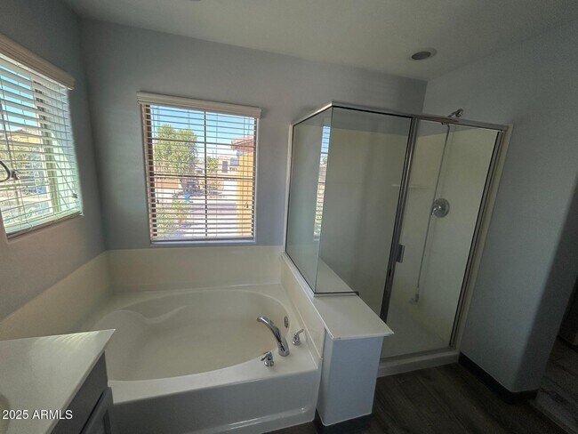 Building Photo - 869 E Doral Ct