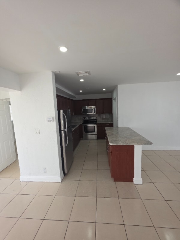 Building Photo - 681 SW 29th Terrace